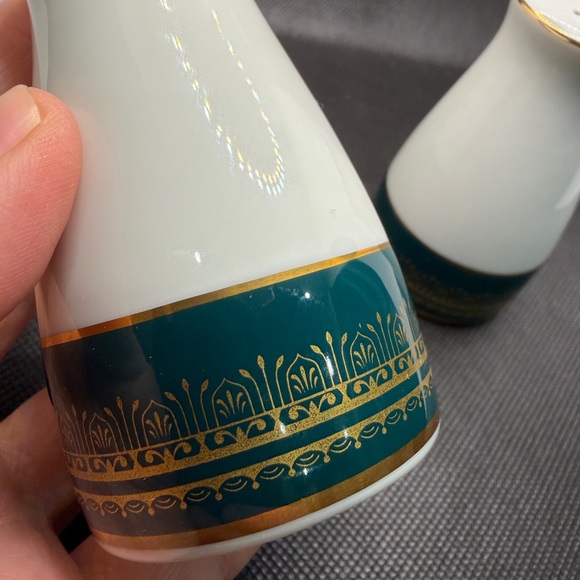 Vintage Noritake Legacy Salt & Pepper Shakers Green Gold Trim Japan - Picture 4 of 8